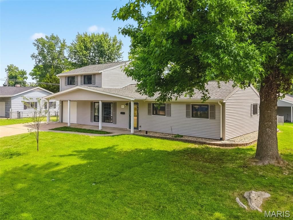 Photo of 802 Love Drive, OFallon, MO 63366 (MLS # 26033270)