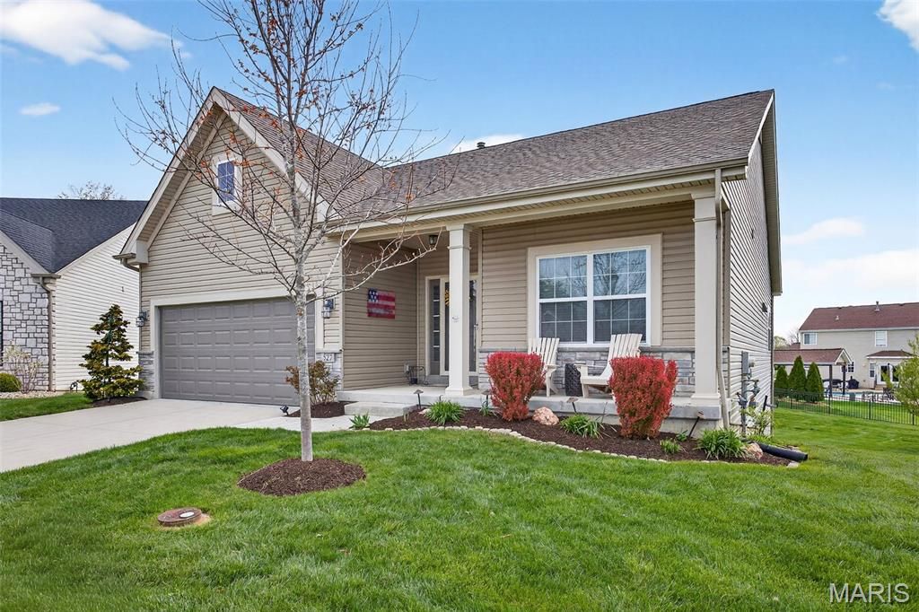 Photo of 527 Columbia Downs Dr, Lake Saint Louis, MO 63367 (MLS # 26016142)