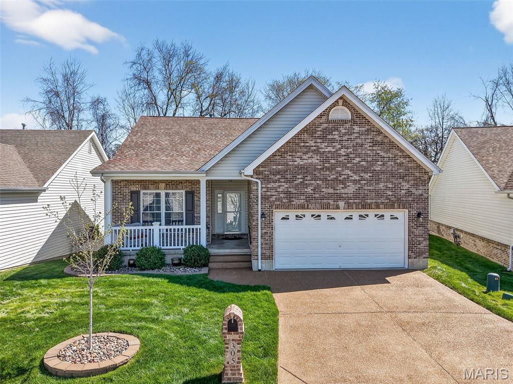 Photo of 305 Newport Drive, St Peters, MO 63376 (MLS # 26020305)