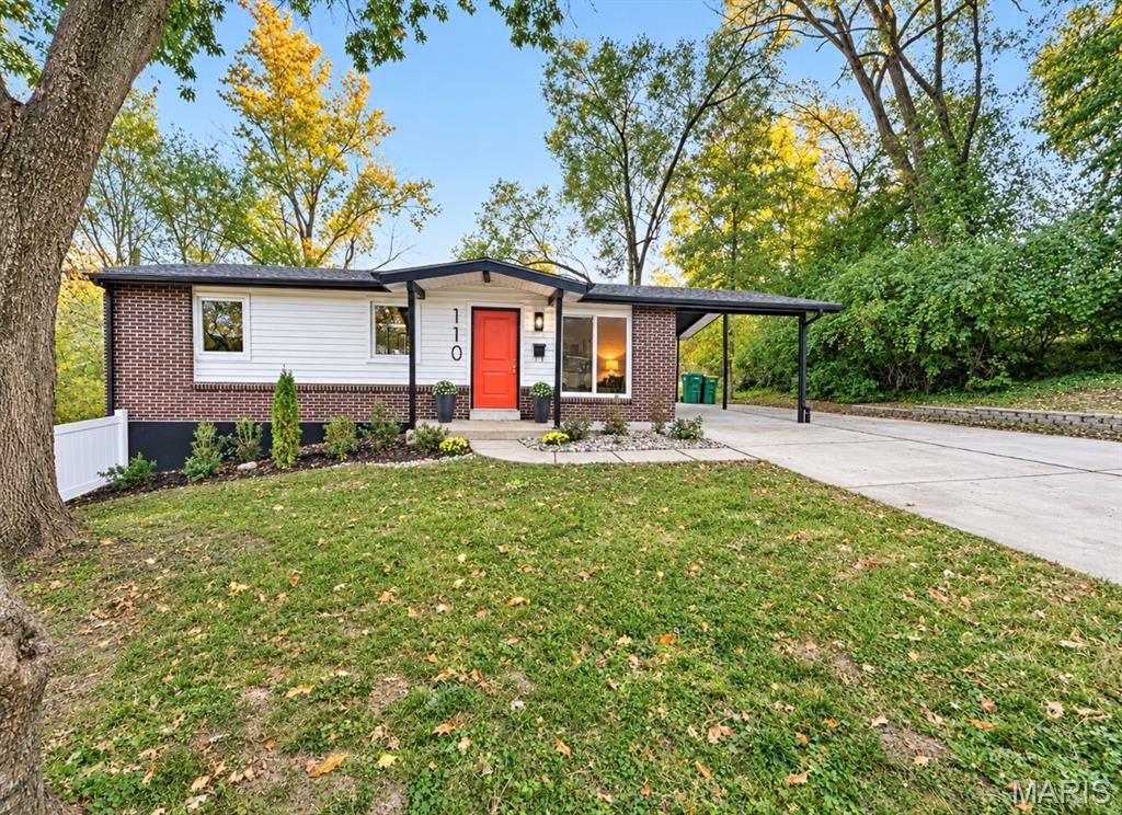 Photo of 110 E Thornton Avenue, Webster Groves, MO 63119 (MLS # 26067174)