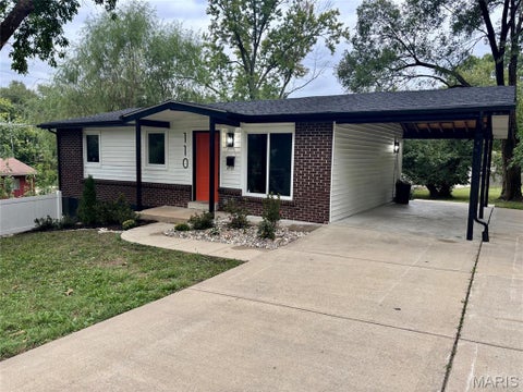 Photo of 110 E Thornton Avenue, Webster Groves, MO 63119 (MLS # 26067174)