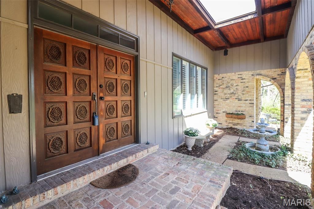 Photo of 10 Kings Pond Road, Glendale, MO 63122 (MLS # 26020517)