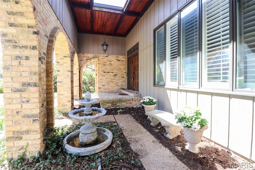 Photo of 10 Kings Pond Road, Glendale, MO 63122 (MLS # 26020517)