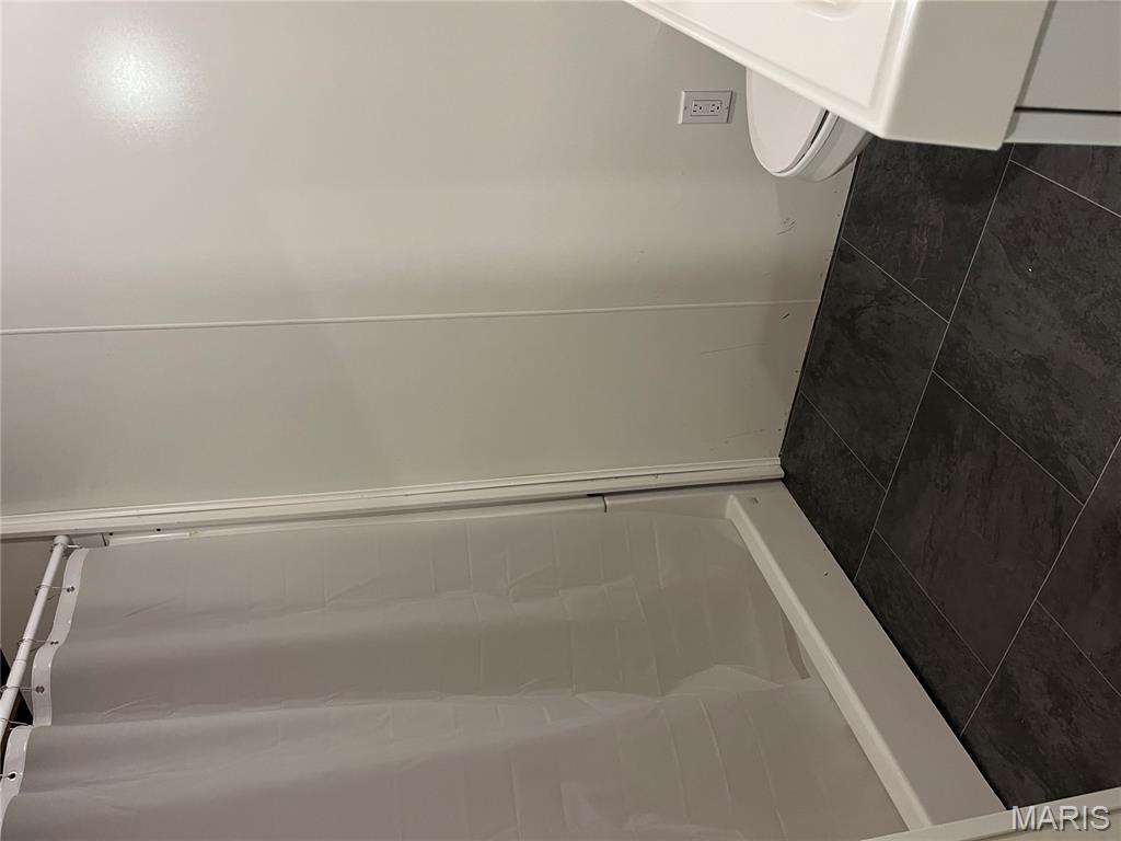 Oak Lake Estates - Residential Lease