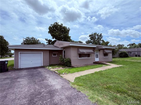 Photo of 2640 Logan Street, Granite City, IL 62040 (MLS # 26037294)