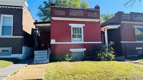 Photo of 3540 S Spring Avenue, St Louis, MO 63116 (MLS # 25081226)