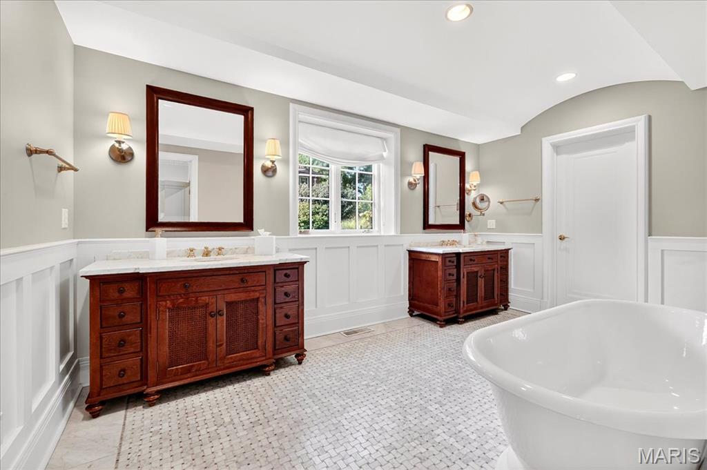 Summit Tr - Residential