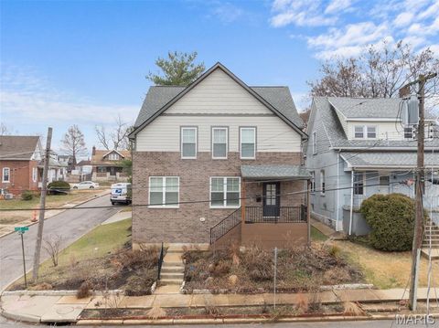 Photo of 2620 Lyle Avenue, Maplewood, MO 63143 (MLS # 26012473)