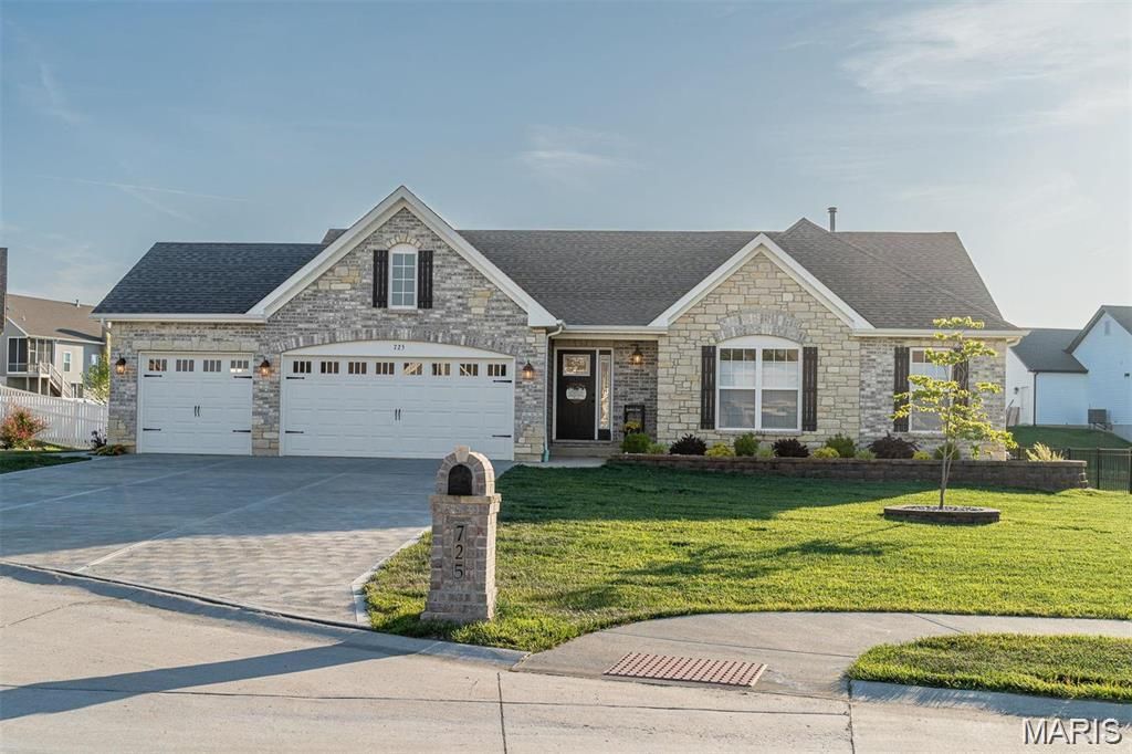 Photo of 725 Galveston Court, Moscow Mills, MO 63362 (MLS # 26020198)