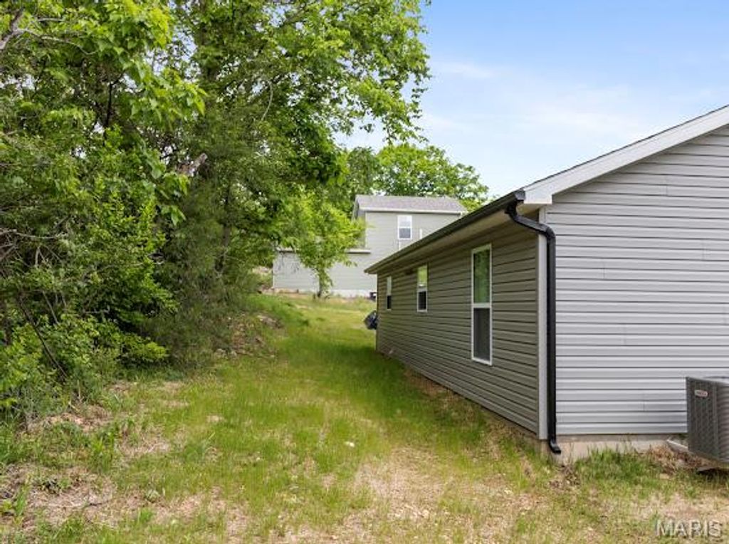 Photo of 400 East Plattin Street, De Soto, MO 63020 (MLS # 26028855)