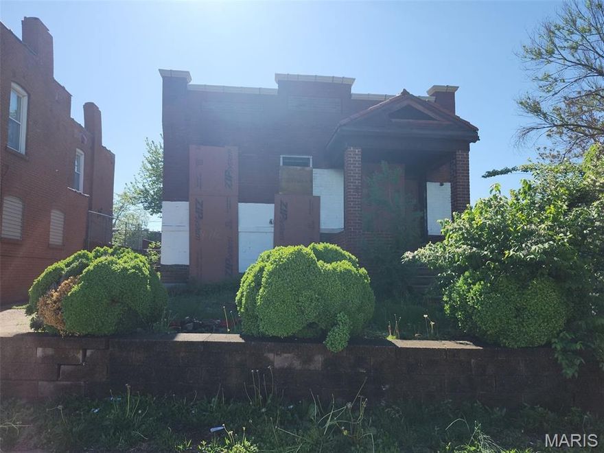 This 1,224-square-foot brick home in South City offers three-bedroom, one-bathroom layout perfect for any lifestyle. The property gives an opportunity for personalized living spaces. A full basement providing ample storage or potential for future customization. Situated on Gravois Avenue, this property combines classic Saint Louis character with everyday convenience.