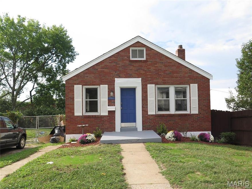Charming renovated all-brick ranch in sought-after University City! This move-in ready home features white cabinetry and stainless steel appliances, including a new gas range and microwave, plus refrigerator and dishwasher. Enjoy two comfortable bedrooms and a beautifully updated bath, along with hardwood floors and fresh paint throughout. The glassed-in porch just off the kitchen offers flexible space—perfect for a home office. A full basement provides ample storage and includes a full-size washer and dryer. Step outside to a large, level backyard that is fully fenced—ideal for relaxing or entertaining. Located directly across from the stunning 85-acre Heman Park and Community Center, you’ll have easy access to a playground, swimming pool, tennis courts (including lighted courts), a 1.5-mile jogging trail, basketball facilities, and more. Plus, Victory Christian Outreach Church is just next door.
Available for immediate move-in. Minimum 2-year lease required; 700+ credit score preferred.