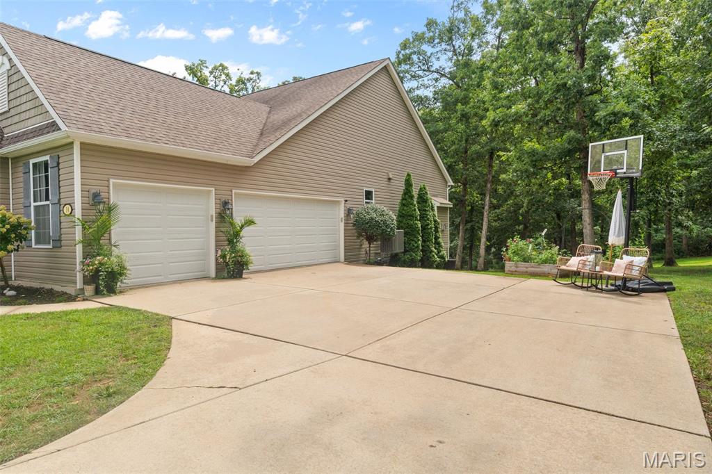 14 Prairie Lake Court