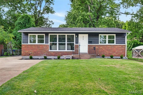 Photo of 905 Campion Lane, Florissant, MO 63031 (MLS # 26056028)
