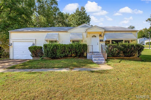 Photo of 10327 Ashbrook Drive, Bellefontaine Nghbrs, MO 63137 (MLS # 26068627)