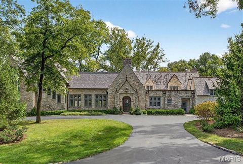 Photo of 8 Edgewood Road, Ladue, MO 63124 (MLS # 25065212)