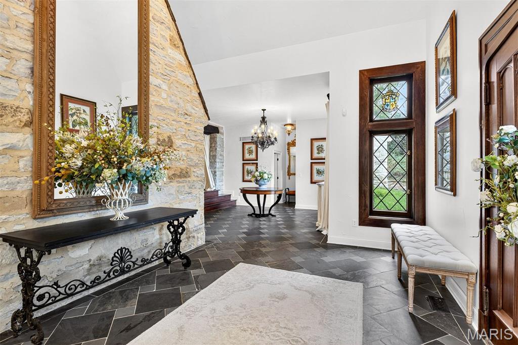 8 Edgewood Road