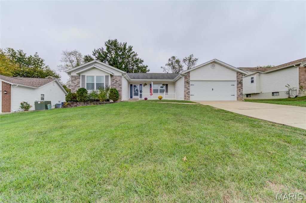 Photo of 807 Prince Andrew Court, St Charles, MO 63304 (MLS # 25072720)