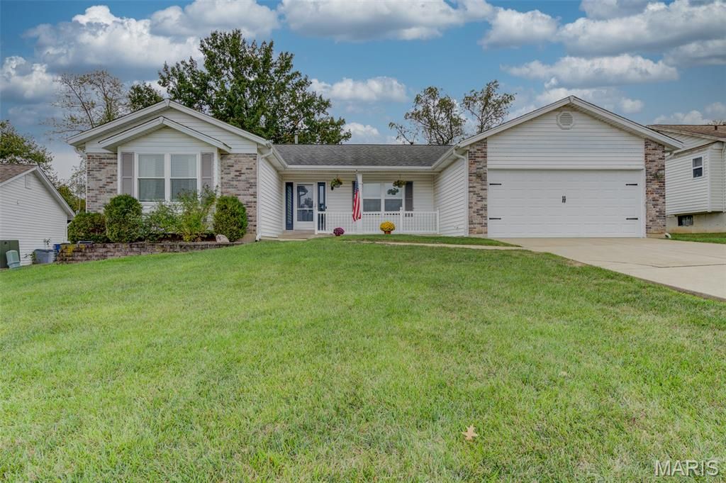 Photo of 807 Prince Andrew Court, St Charles, MO 63304 (MLS # 25072720)