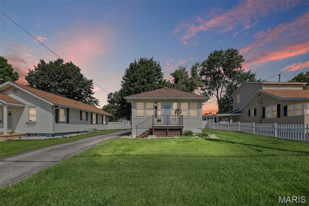 Photo 1 of 29 — 3504 Omega Street, Alton, IL 62002
