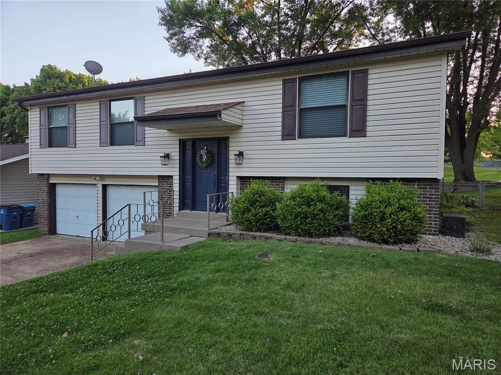 Photo of 3161 Donnycave Lane, Maryland Heights, MO 63043 (MLS # 26029079)