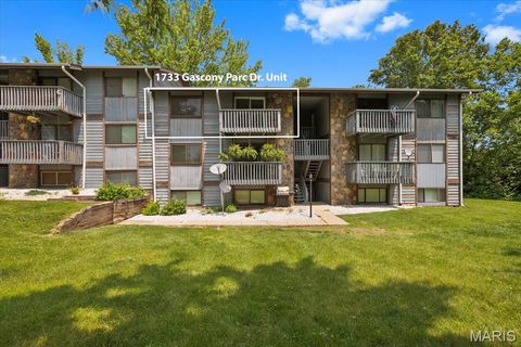 Photo of 1733 Gascony Parc Drive #1733, Lake Saint Louis, MO 63367 (MLS # 26017935)