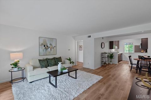 Tiny photo for 1733 Gascony Parc Drive #1733, Lake Saint Louis, MO 63367 (MLS # 26017935)