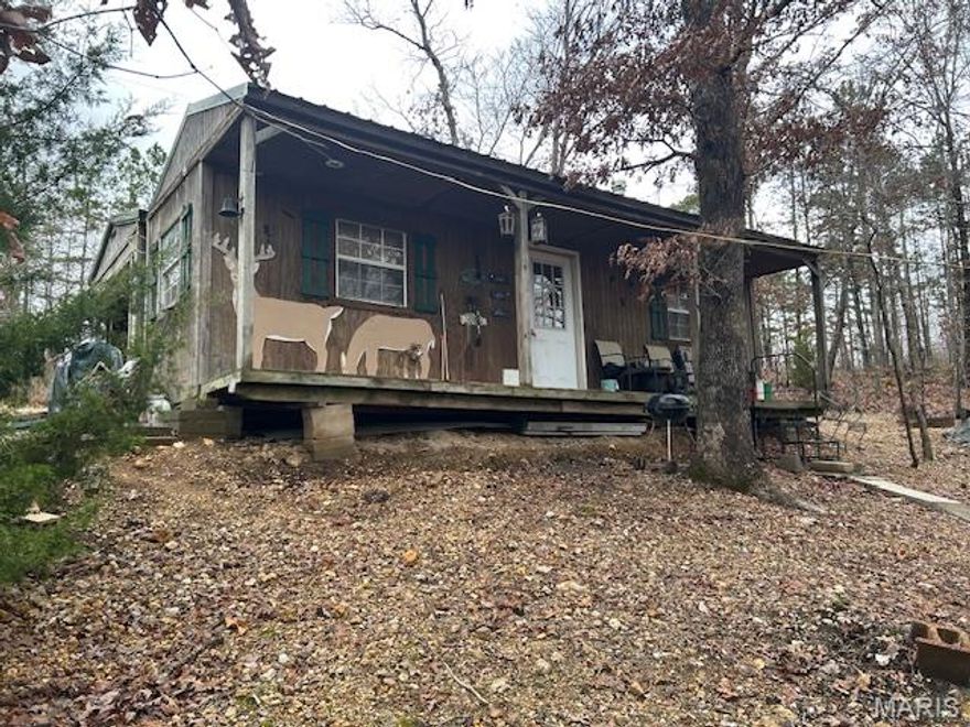 Camping Cabin located at Hidden Valley Lakes. Close to the Black River. Ride your ATV , Hunt or Fish in several lakes nearby.
Nice location with electric already in place. Mark Twain National Forest nearby. GPS does not work for locating this property.