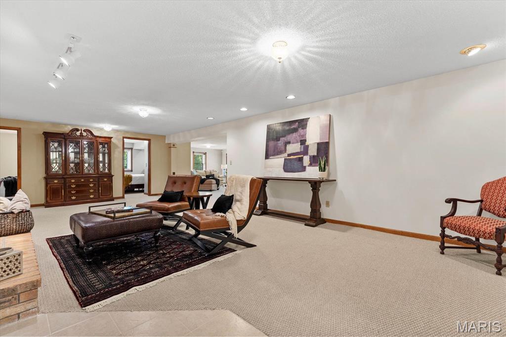 Edwardsville, Illinois 62025, United States, 6 Bedrooms Bedrooms, ,4 BathroomsBathrooms,Residential,Active,147803