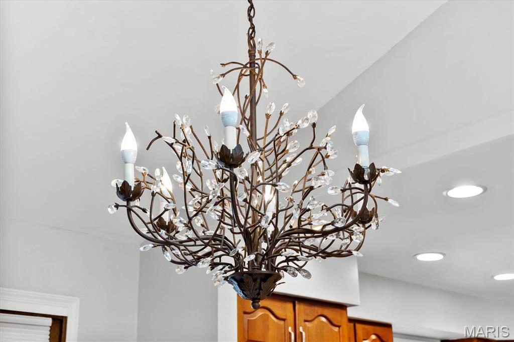 Edwardsville, Illinois 62025, United States, 6 Bedrooms Bedrooms, ,4 BathroomsBathrooms,Residential,Active,147803