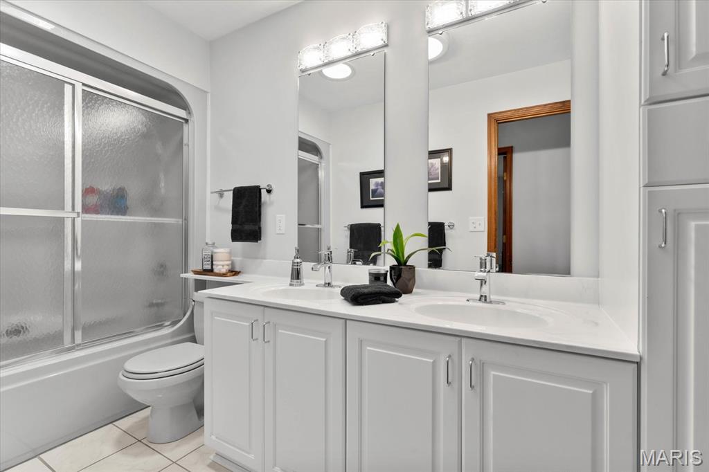 Edwardsville, Illinois 62025, United States, 6 Bedrooms Bedrooms, ,4 BathroomsBathrooms,Residential,Active,147803