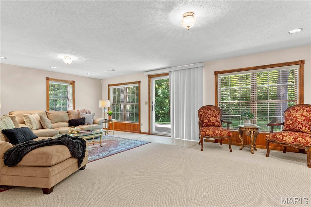 Edwardsville, Illinois 62025, United States, 6 Bedrooms Bedrooms, ,4 BathroomsBathrooms,Residential,Active,147803