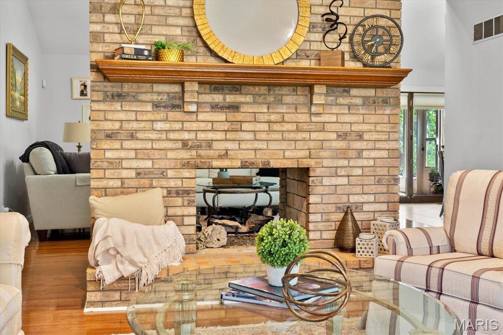 Edwardsville, Illinois 62025, United States, 6 Bedrooms Bedrooms, ,4 BathroomsBathrooms,Residential,Active,147803