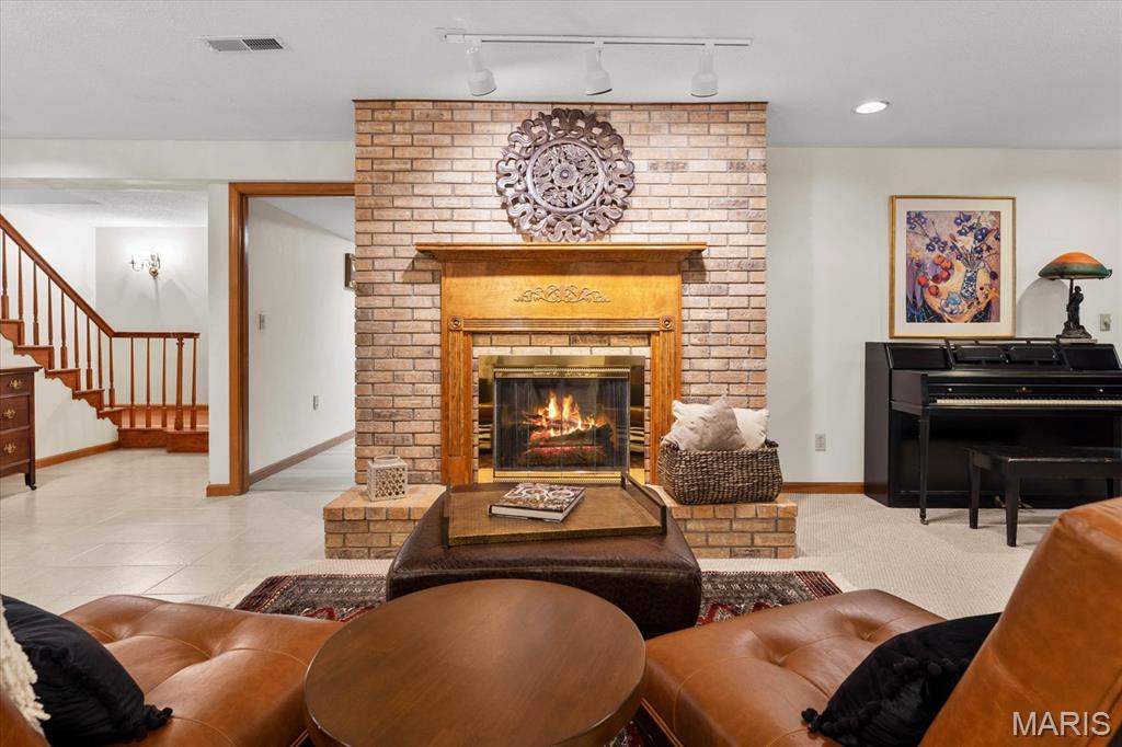 Edwardsville, Illinois 62025, United States, 6 Bedrooms Bedrooms, ,4 BathroomsBathrooms,Residential,Active,147803