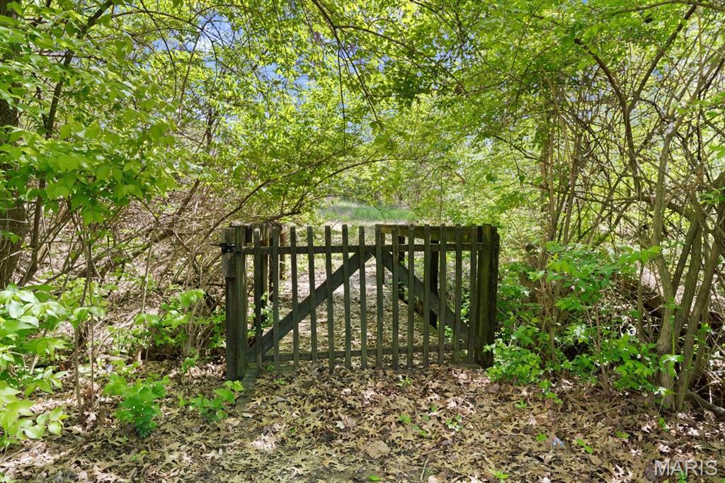 Edwardsville, Illinois 62025, United States, 6 Bedrooms Bedrooms, ,4 BathroomsBathrooms,Residential,Active,147803