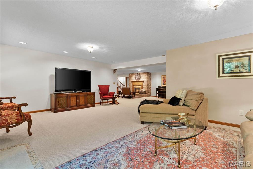 Edwardsville, Illinois 62025, United States, 6 Bedrooms Bedrooms, ,4 BathroomsBathrooms,Residential,Active,147803