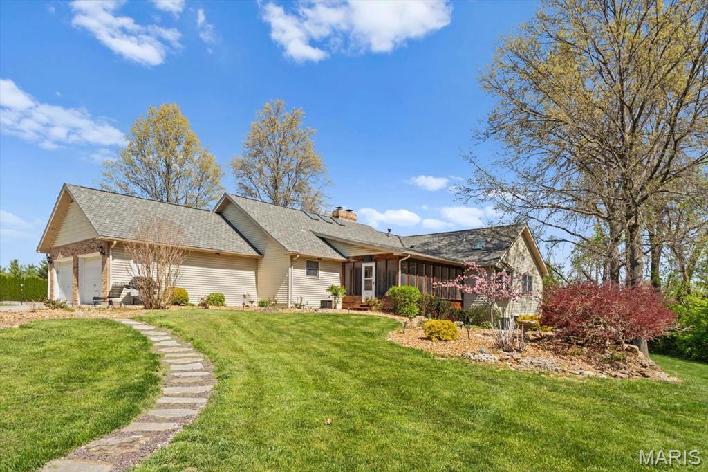 Edwardsville, Illinois 62025, United States, 6 Bedrooms Bedrooms, ,4 BathroomsBathrooms,Residential,Active,147803