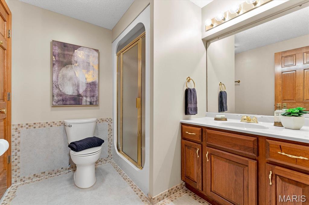 Edwardsville, Illinois 62025, United States, 6 Bedrooms Bedrooms, ,4 BathroomsBathrooms,Residential,Active,147803