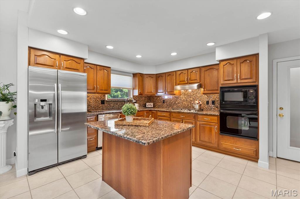 Edwardsville, Illinois 62025, United States, 6 Bedrooms Bedrooms, ,4 BathroomsBathrooms,Residential,Active,147803