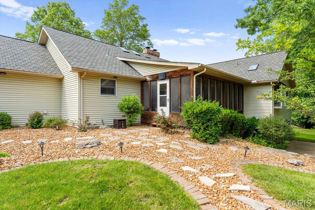 Edwardsville, Illinois 62025, United States, 6 Bedrooms Bedrooms, ,4 BathroomsBathrooms,Residential,Active,147803