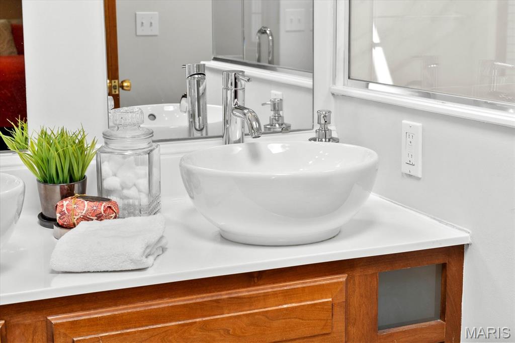 Edwardsville, Illinois 62025, United States, 6 Bedrooms Bedrooms, ,4 BathroomsBathrooms,Residential,Active,147803