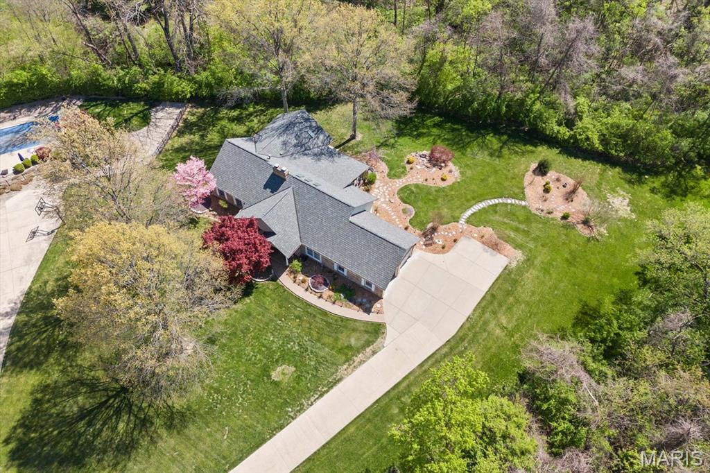 Edwardsville, Illinois 62025, United States, 6 Bedrooms Bedrooms, ,4 BathroomsBathrooms,Residential,Active,147803