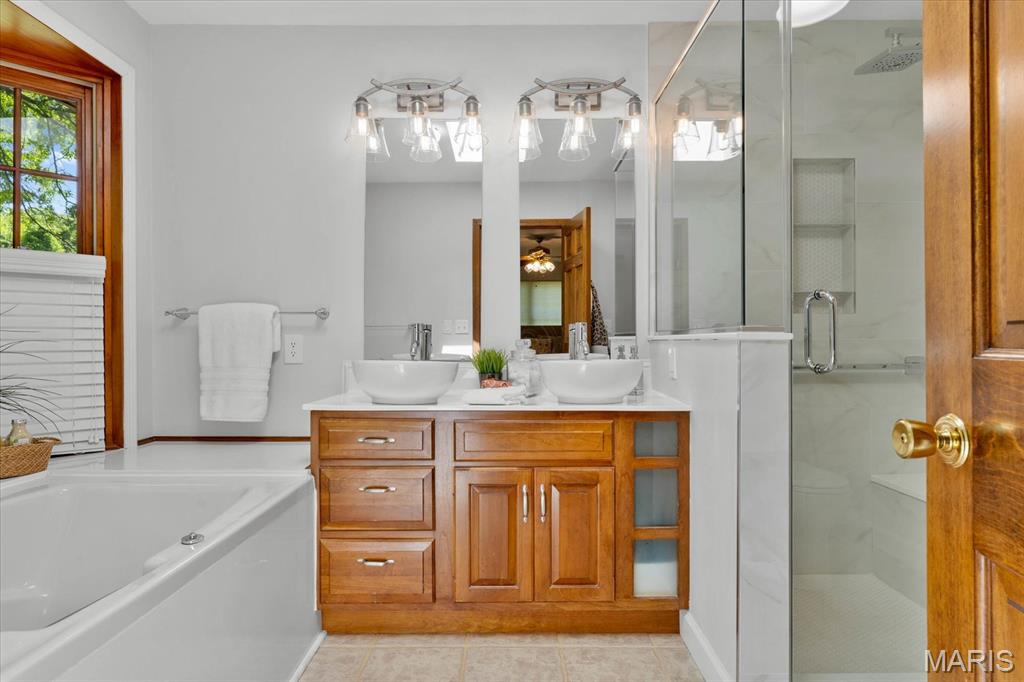 Edwardsville, Illinois 62025, United States, 6 Bedrooms Bedrooms, ,4 BathroomsBathrooms,Residential,Active,147803