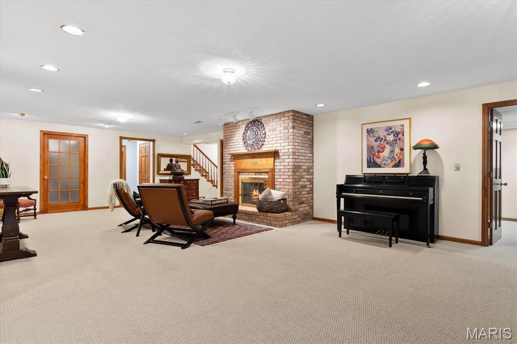 Edwardsville, Illinois 62025, United States, 6 Bedrooms Bedrooms, ,4 BathroomsBathrooms,Residential,Active,147803