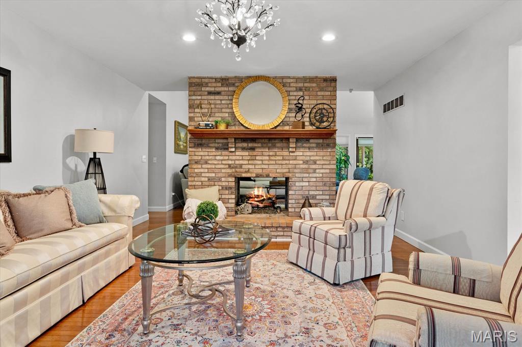 Edwardsville, Illinois 62025, United States, 6 Bedrooms Bedrooms, ,4 BathroomsBathrooms,Residential,Active,147803