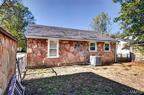 Tiny photo for 370 Oak Street, Lebanon, MO 65536 (MLS # 26069015)
