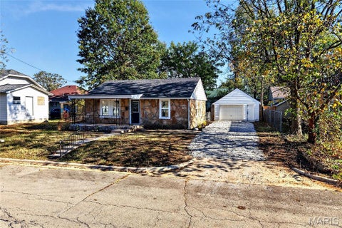 Photo of 370 Oak Street, Lebanon, MO 65536 (MLS # 26069015)