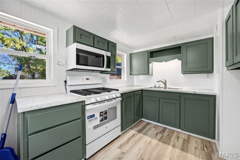 Tiny photo for 370 Oak Street, Lebanon, MO 65536 (MLS # 26069015)