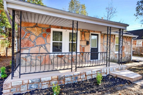 Tiny photo for 370 Oak Street, Lebanon, MO 65536 (MLS # 26069015)