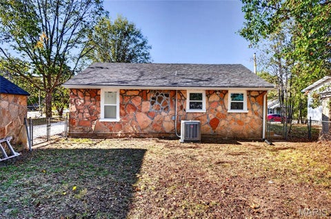 Tiny photo for 370 Oak Street, Lebanon, MO 65536 (MLS # 26069015)